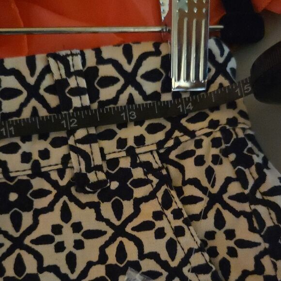 NWT Black and White Patterned Shorts - Picture 7 of 7